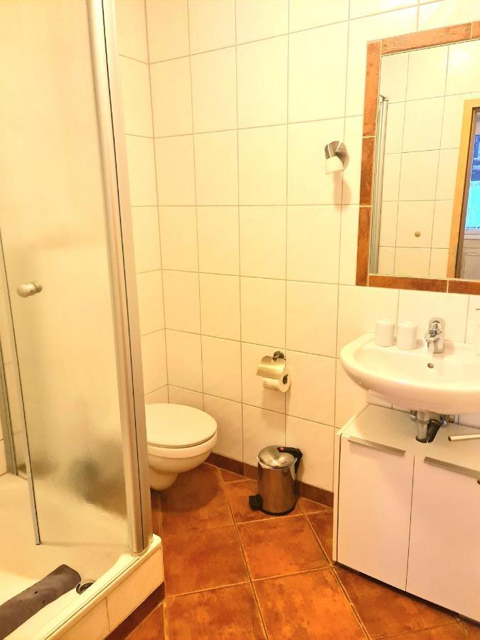 Gaestehaus Zum Weinbauer Rhodt unter Rietburg Esterno foto
